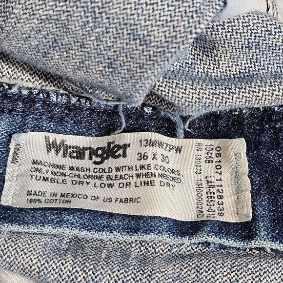 Wrangler Vintage Straight Leg Distressed Jeans Hi-Rise Mid Wash Denim Mens 36x30 - Picture 3 of 14
